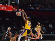 开云体育app注册-昨晚的NBA赛事现场精彩揭幕，球员表现抢眼