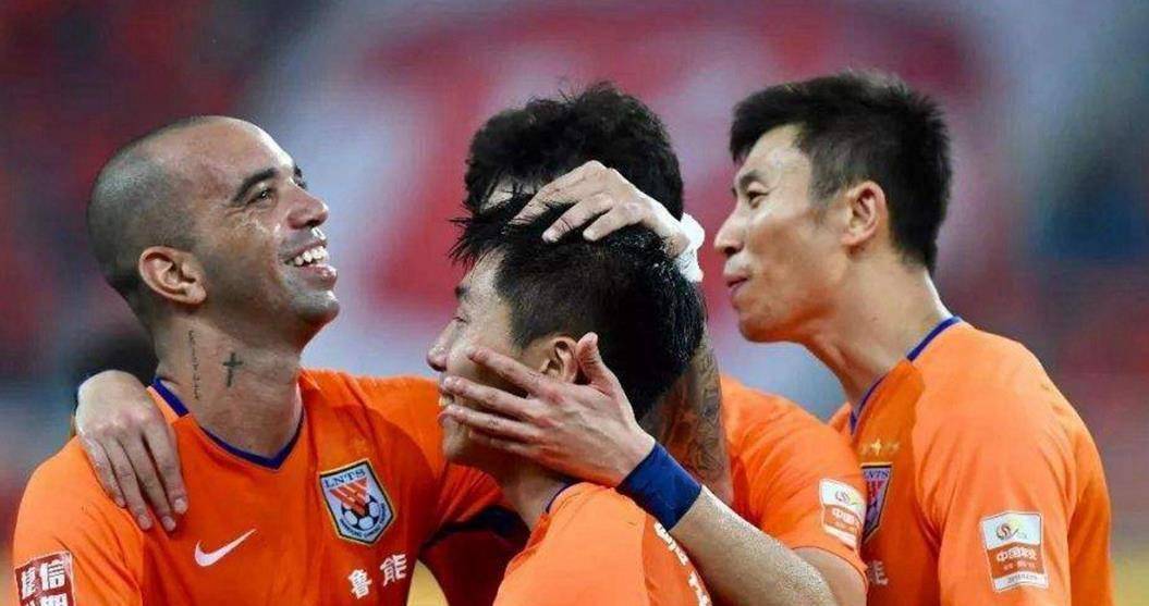 紧凑激烈！比赛过程中双方球队竭尽全力
