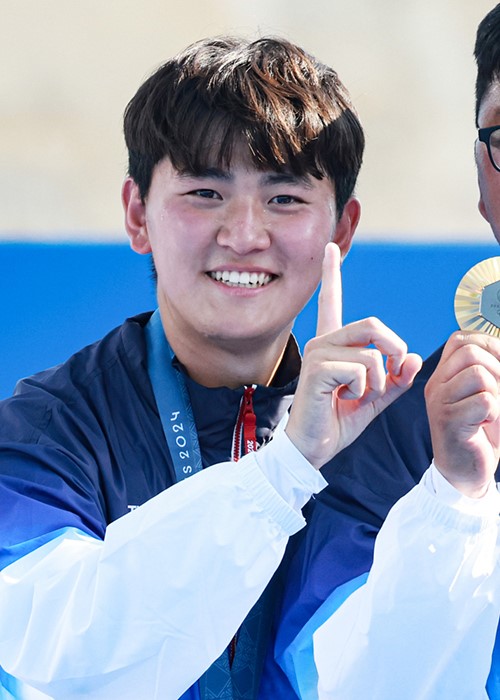 韩国射箭选手稳定发挥夺得第一名