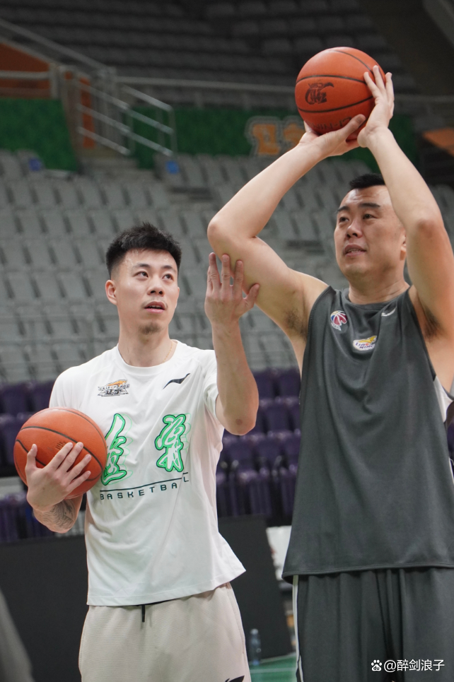 汉堡SV努力追赶领头羊，争夺冠军