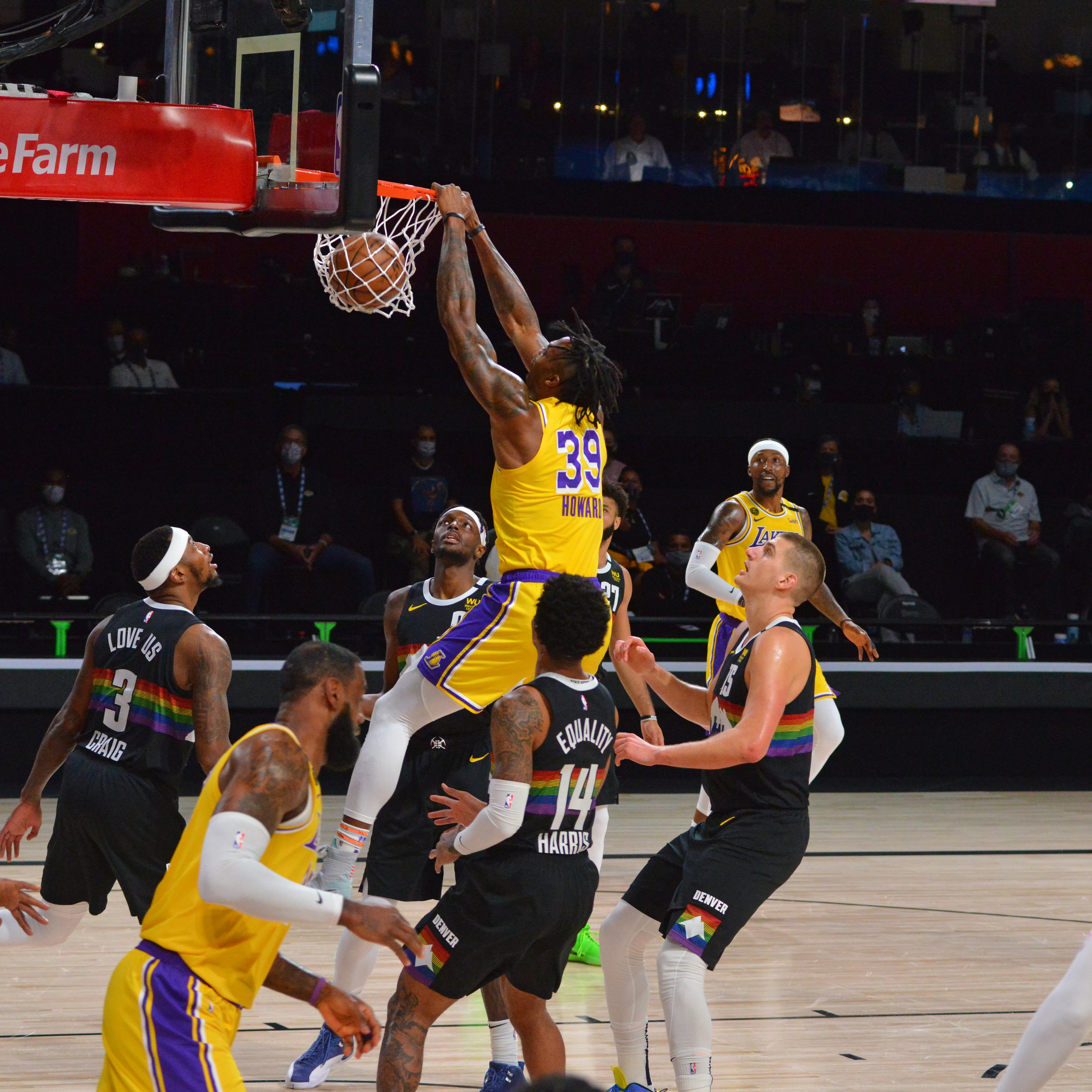昨晚的NBA赛事现场精彩揭幕，球员表现抢眼